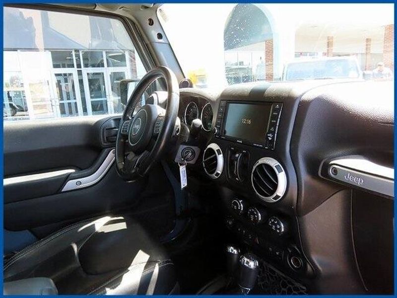 2014 Jeep Wrangler Unlimited SaharaImage 8