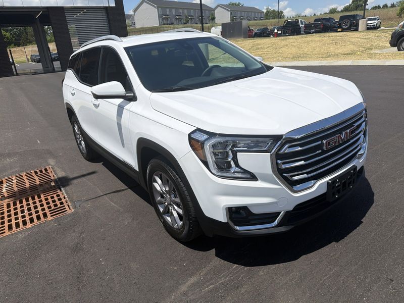 Used 2024 GMC Terrain SLTImage 5