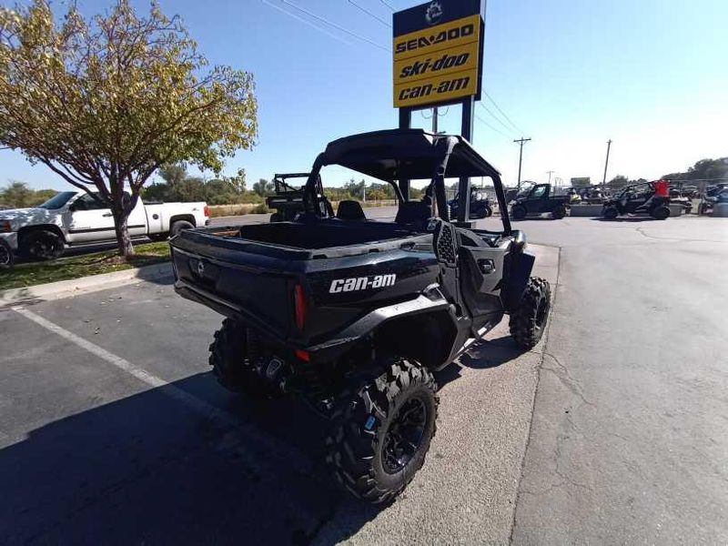 2025 Can-Am COMMANDER XT 64 1000R 