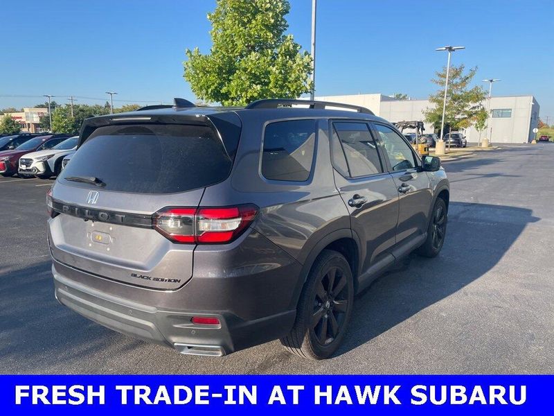 2025 Honda Pilot Black Edition photo 4