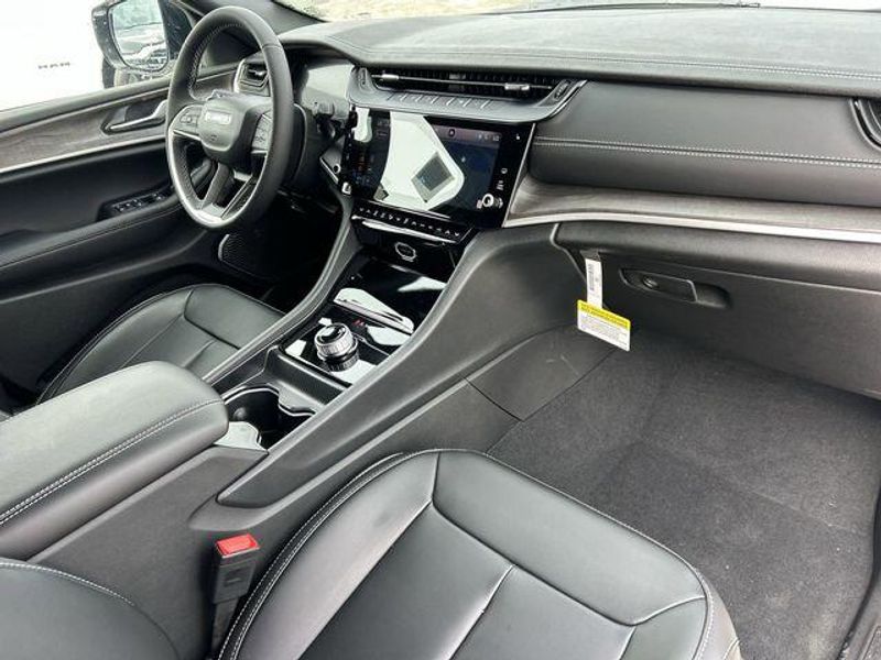 New 2026 Jeep Grand Cherokee Limited 4x2Image 13