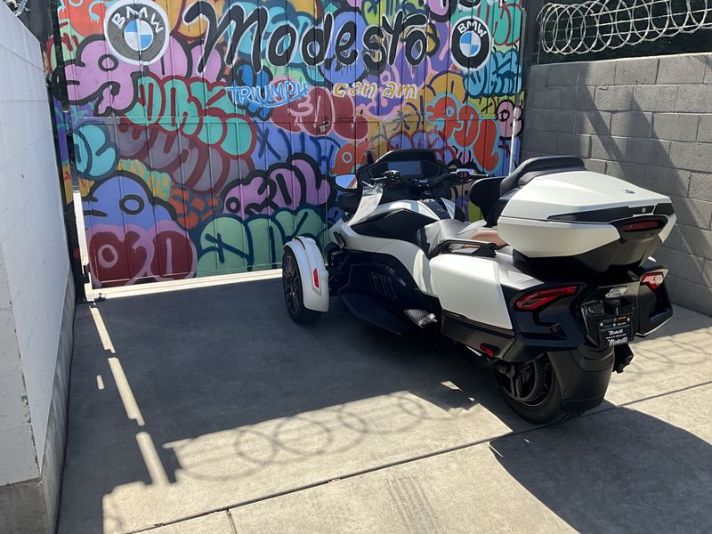 2024 Can-Am Spyder RT SEA TO SKYImage 5