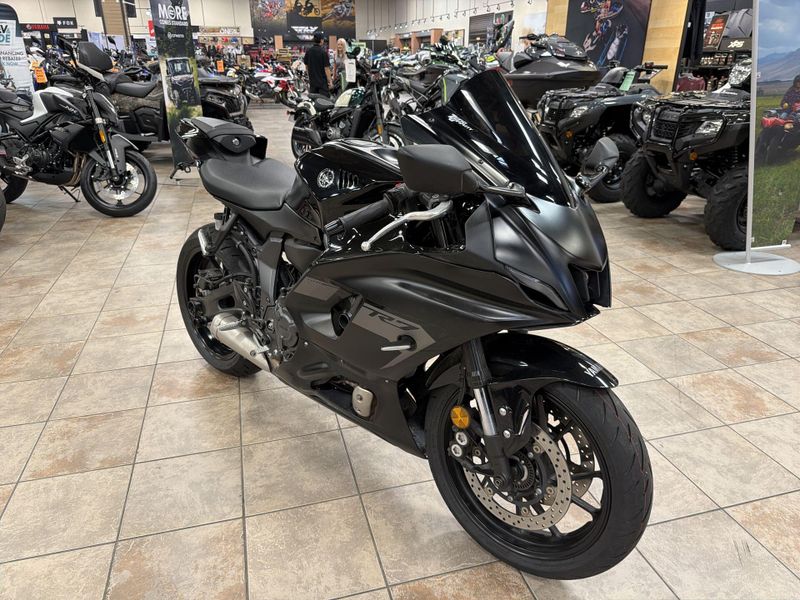 Used 2025 Yamaha YZF-R7 CA Image 11