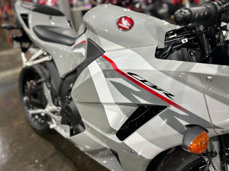 New 2026 Honda CBR600RR Image 16