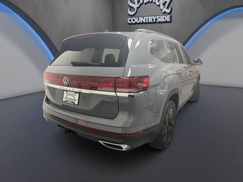 Used 2025 Volkswagen Atlas SE AWD w/Technology & SunroofImage 10