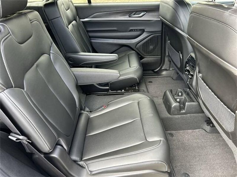 New 2025 Jeep Grand Cherokee L Limited 4x4Image 14