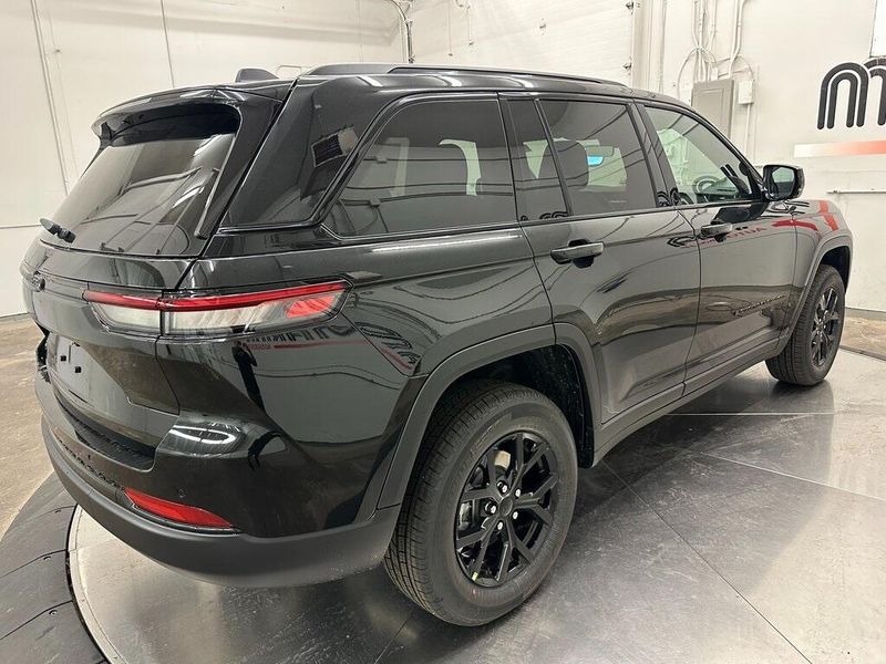 2025 Jeep Grand Cherokee Altitude X 4x4Image 10