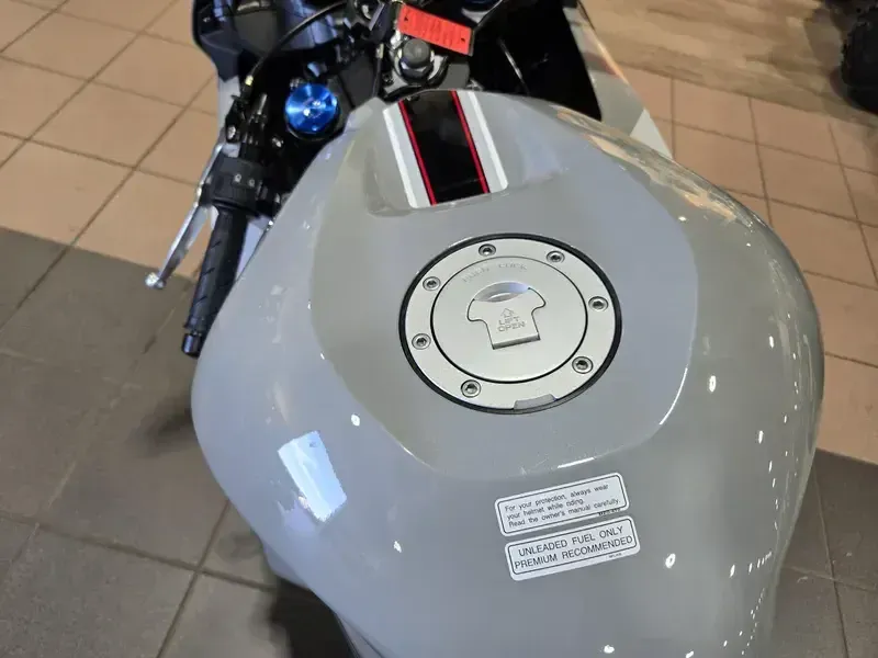 2025 Honda CBR600RR ABS DEEP PEARL GRAY Image 12