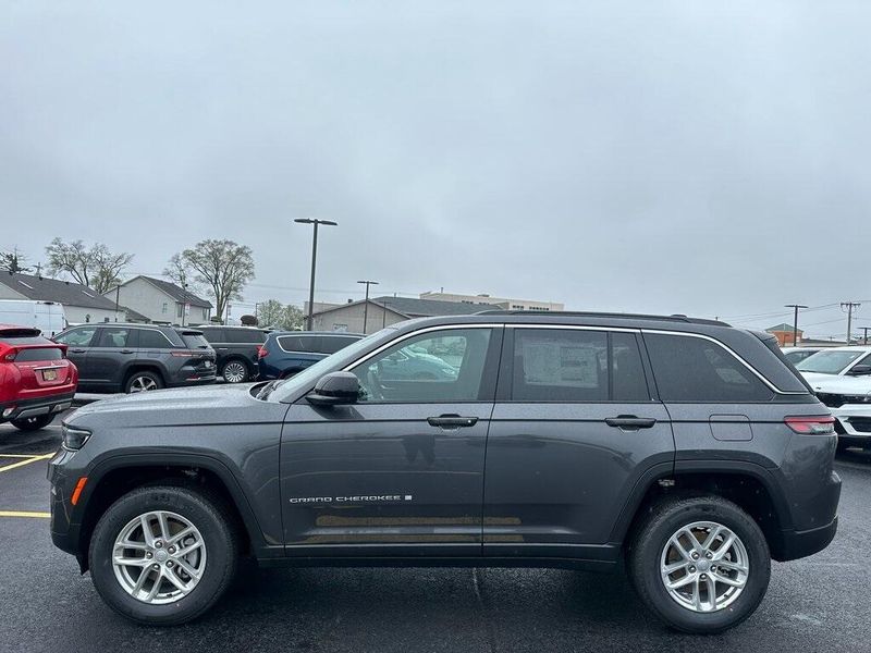 2025 Jeep Grand Cherokee Laredo X 4x4Image 4