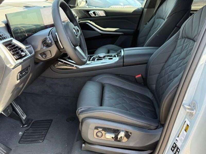 New 2026 BMW X7 xDrive40iImage 17