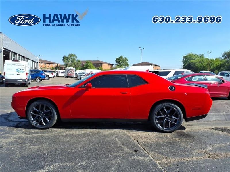 2019 Dodge Challenger SXT photo 3