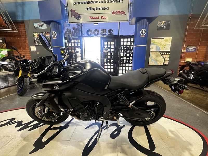 2023 Yamaha MT-10 Image 5