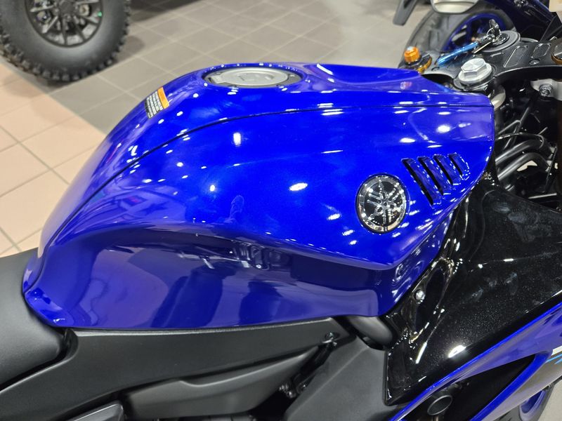 2025 Yamaha YZFR7 TEAM BLUE Image 10