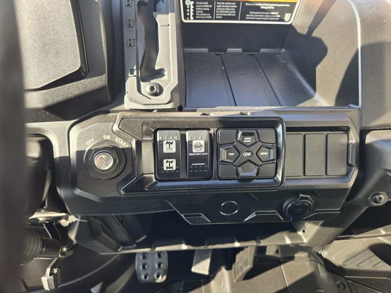 NEW 2025 CAN-AM DEFENDER XT HD10 Image 20