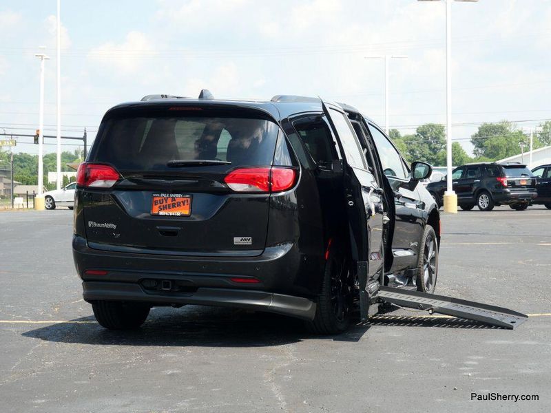 2019 Chrysler Pacifica Touring L Plus SImage 10