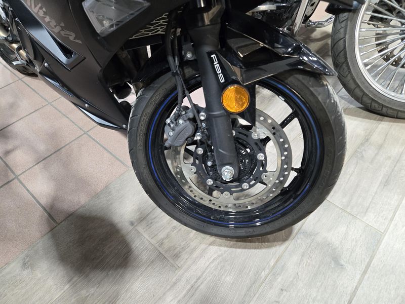 USED 2025 KAWASAKI NINJA 500 SE ABS Image 15