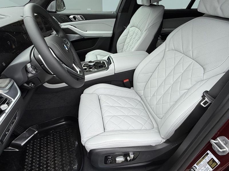 2025 BMW X7 xDrive40iImage 19