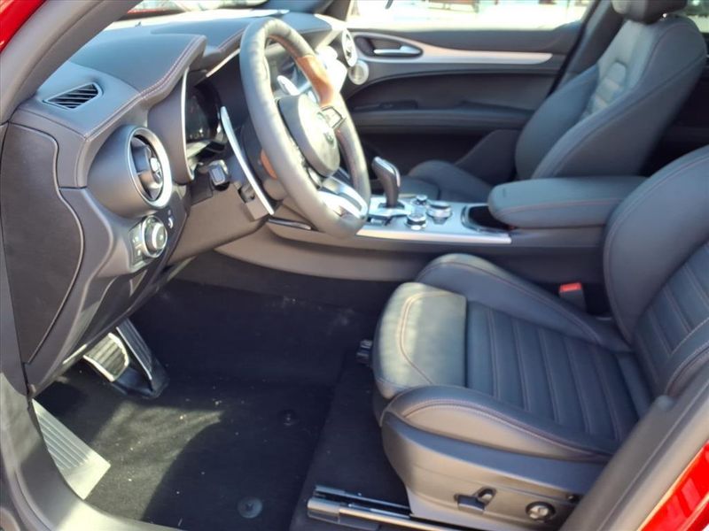 New 2025 Alfa Romeo Stelvio Intensa AwdImage 13