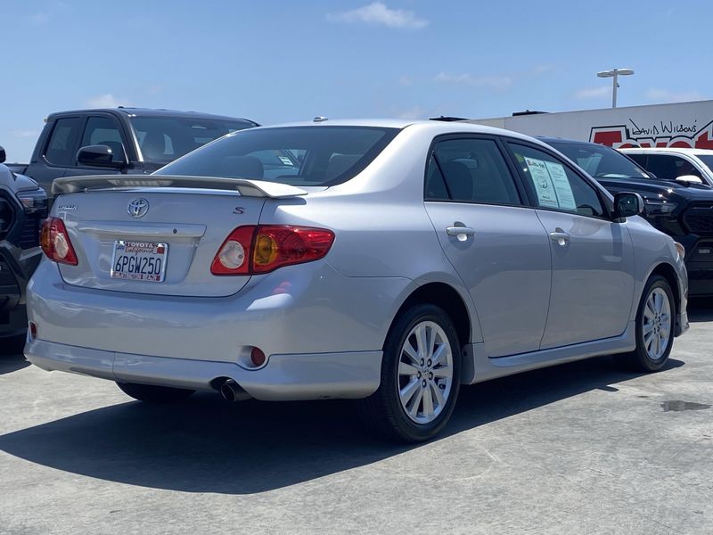 2010 Toyota Corolla SImage 3