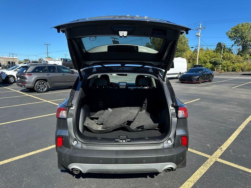 2022 Ford Escape SEL photo 6