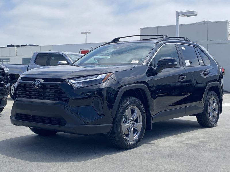 New 2025 Toyota RAV4 Hybrid XLEImage 6