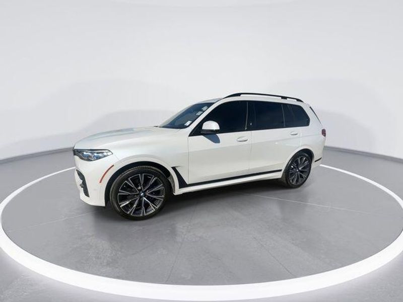 Used 2022 BMW X7 M50iImage 4