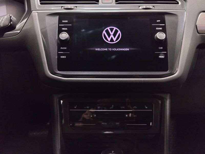 2024 Volkswagen Tiguan SE w/3rd Row SeatImage 19
