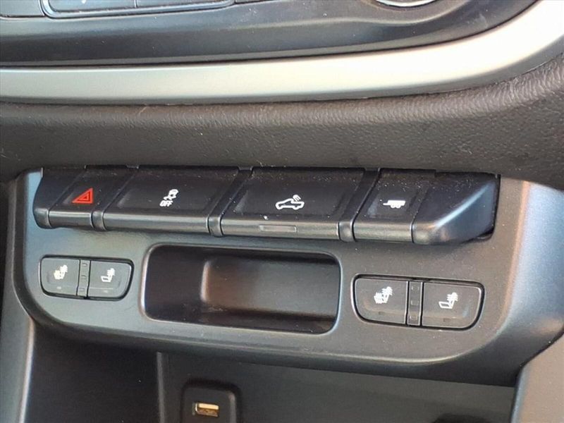 2015 Chevrolet Colorado LT photo 9