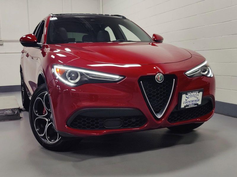 2022 Alfa Romeo Stelvio Ti Premium AWD w/Sunroof/NavImage 2