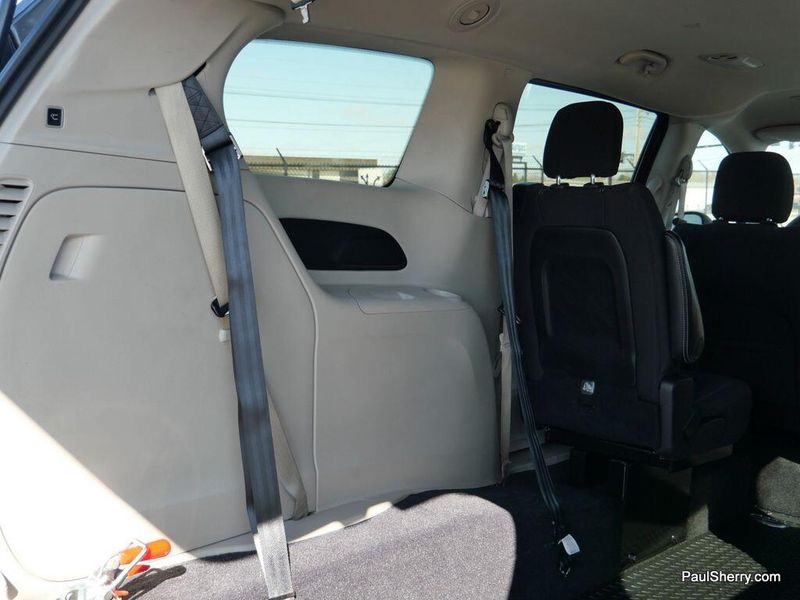 2022 Chrysler Voyager LXImage 53