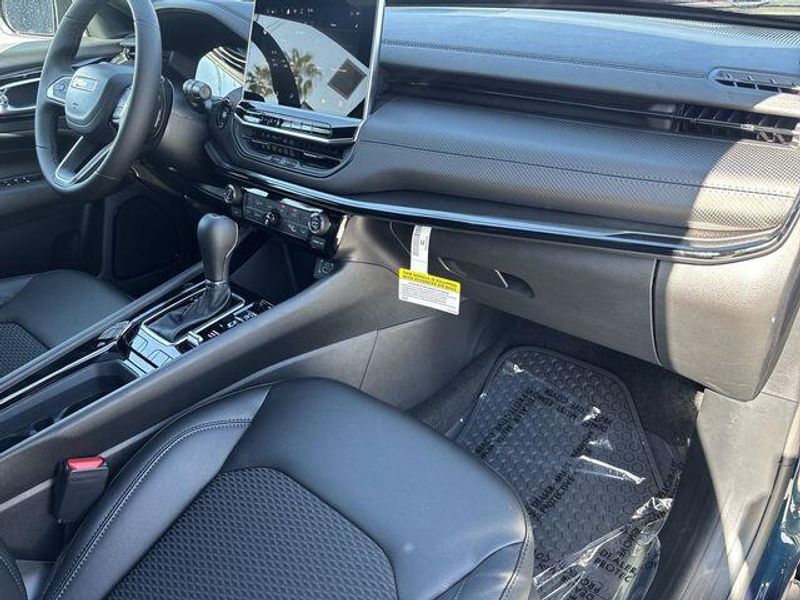 New 2026 Jeep Compass Latitude Altitude 4x4Image 13