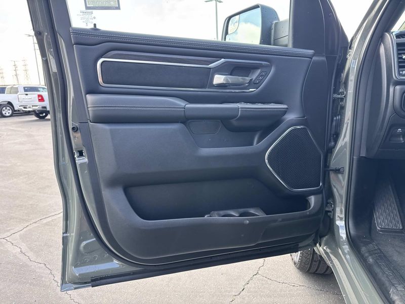 New 2026 RAM 1500 Laramie Crew Cab 4x2 5'7' Box