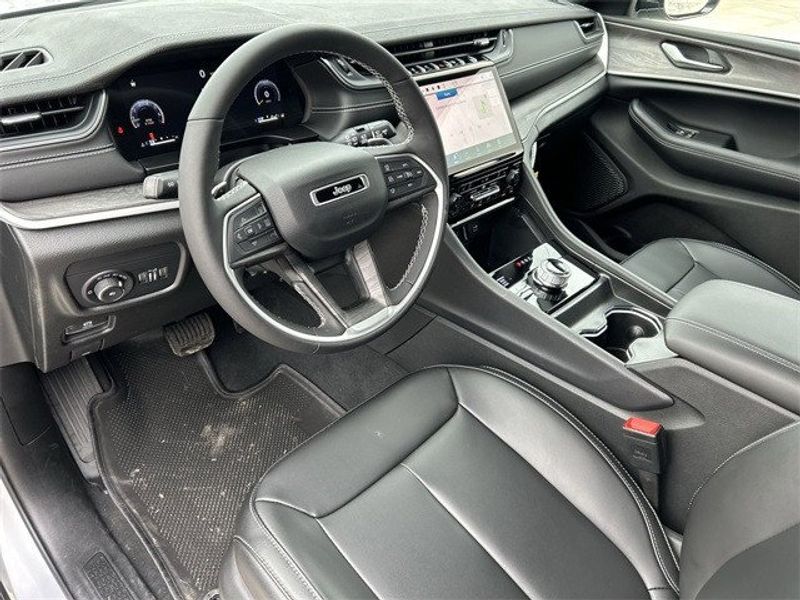 2024 Jeep Grand Cherokee Limited 4x4 in a Silver Zynith exterior color and Global Blackinterior. McPeek