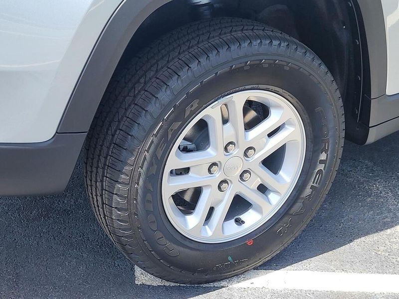 2025 Jeep Grand Cherokee Laredo 4x4Image 7