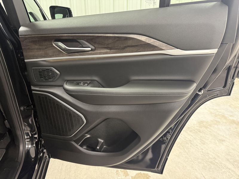 New 2026 Jeep Grand Cherokee Limited 4x4Image 9