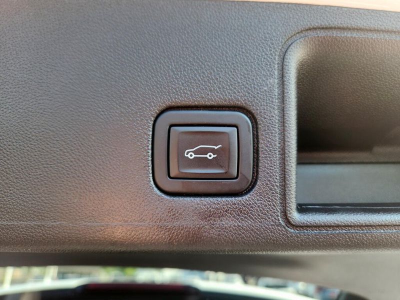 Used 2024 GMC Terrain SLT