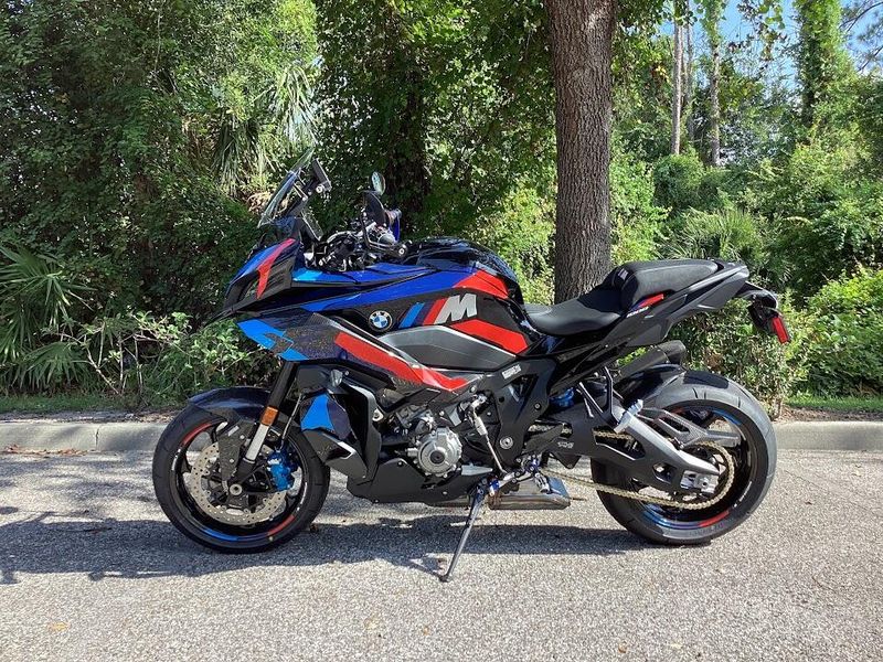 2025 BMW M 1000 XR