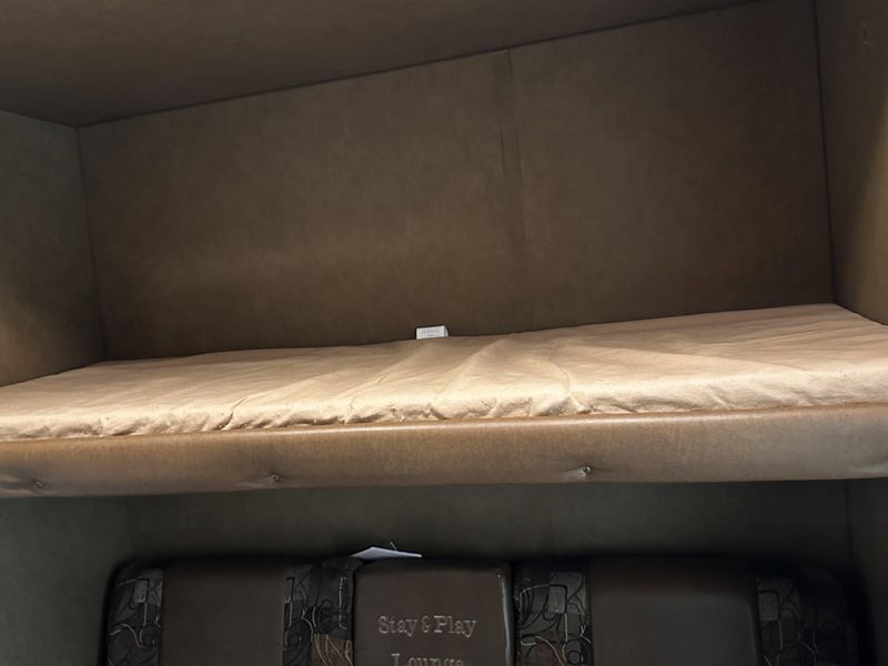Used 2016 FOX MOUNTAIN 335BHS Image 17
