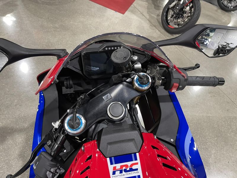New 2025 Honda CBR1000RR-R FIREBLADE SP Image 22