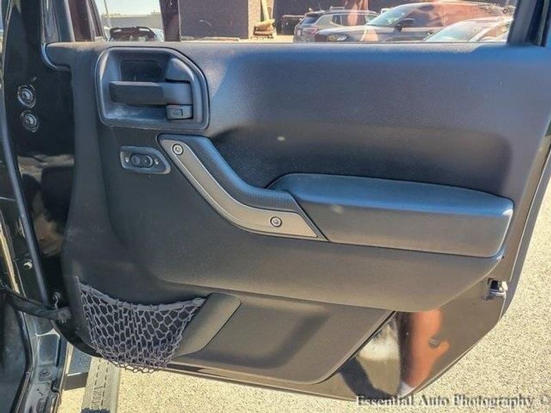 2015 Jeep Wrangler Unlimited Willys Wheeler photo 14