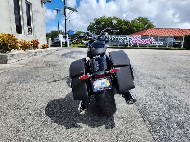 2025 BMW R 18 ClassicImage 8