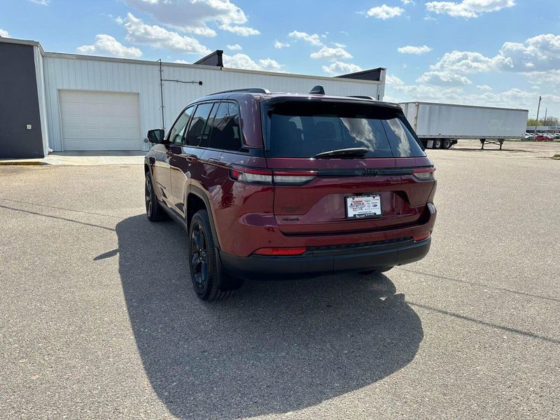 2022 Jeep Grand Cherokee AltitudeImage 6