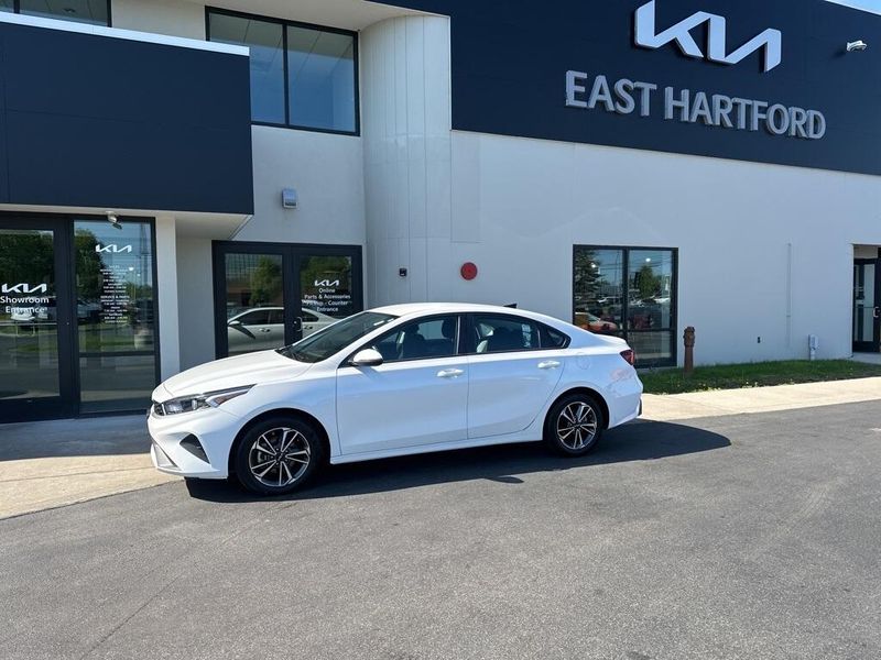 2023 Kia Forte LXSImage 1