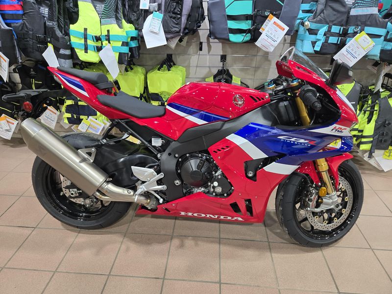 2025 Honda CBR1000RRR FIREBLADE SP GRAND PRIX REDImage 2