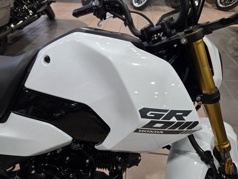 2025 Honda GROM ABS PEARL WHITEImage 6