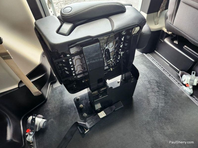 Used 2022 Chrysler Voyager LXImage 51