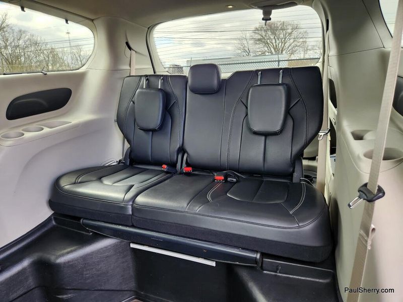 Used 2022 Chrysler Pacifica Touring L