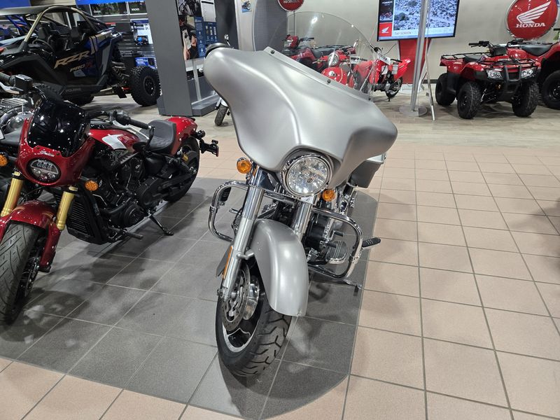 USED 2009 HARLEY STREET GLIDE Image 7