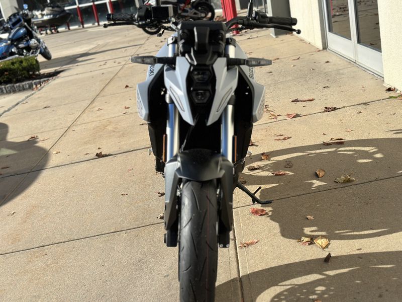 2024 Suzuki GSX8S in a GRAY exterior color. Cross Country Powersports 732-491-2900 crosscountrypowersports.com 