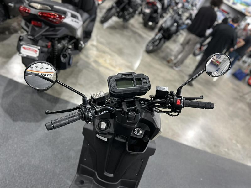 New 2025 Yamaha ZUMA 125 Image 4